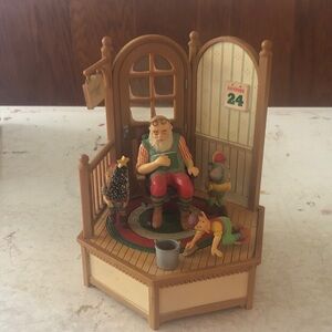 Music Box Santa asleep/workshop/3 elves working/“We wish you a Merry Christmas”